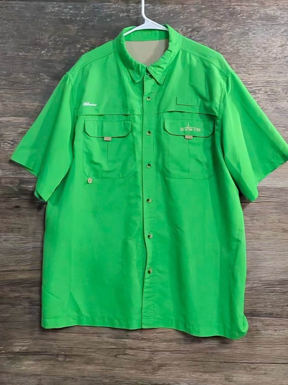 Habit Men's Short-Sleeve Fishing Button-Up Shirt in Bright Green